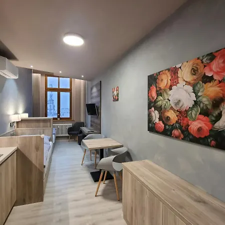 Apartman Etenia *