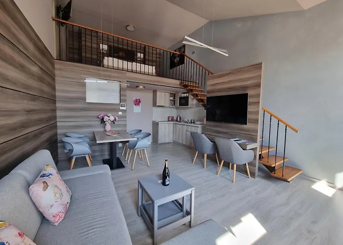Etenia *